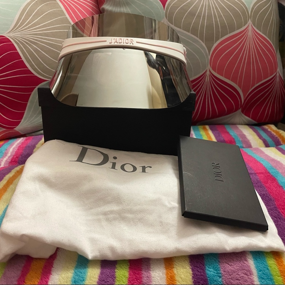 DIOR SUNVISOR in excellent mint conditoon with box and authenticity card